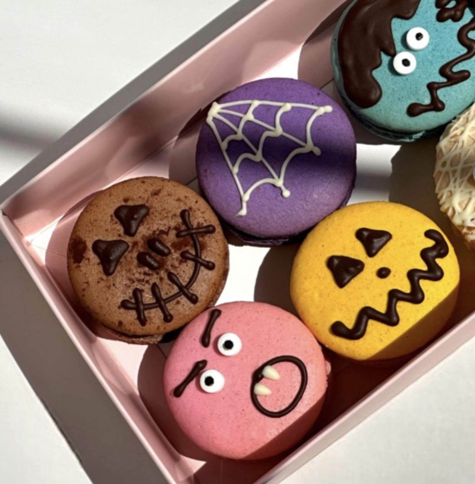 Set of 12 Halloween Macarons Halloween Macarons and Treats